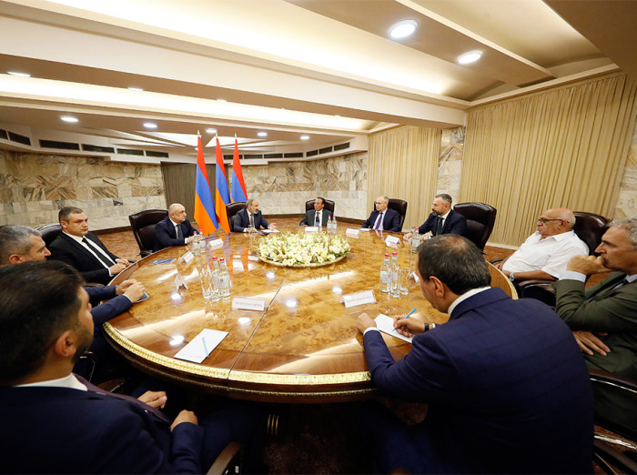 «Հրապարակ»․ Փաշինյանն արտախորհրդա­րանականներին «իգնոր» է արել