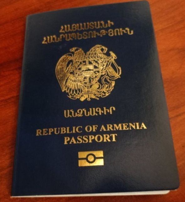 Լավ ձեր` շուրջ երեք տարի հերթական ձախողած գործը ո՞նց եք կարողանում էսպես պաթոսով որպես հերթական հաղթական ձեռքբերում փաթաթել մեր վզին