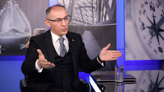 «Հրապարակ». Հո ապուշ չի՞, գա, մեծ պրոյեկտ սկսի. մի բան կասի, վարչապետի դուրը չի գա, կգան` կձերբակալեն