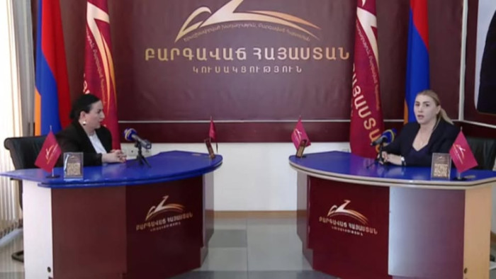 ԲՀԿ նախընտրական ցուցակի անդամ Էլինար Վարդանյանը պատասխանում է լրագրողների հարցերին