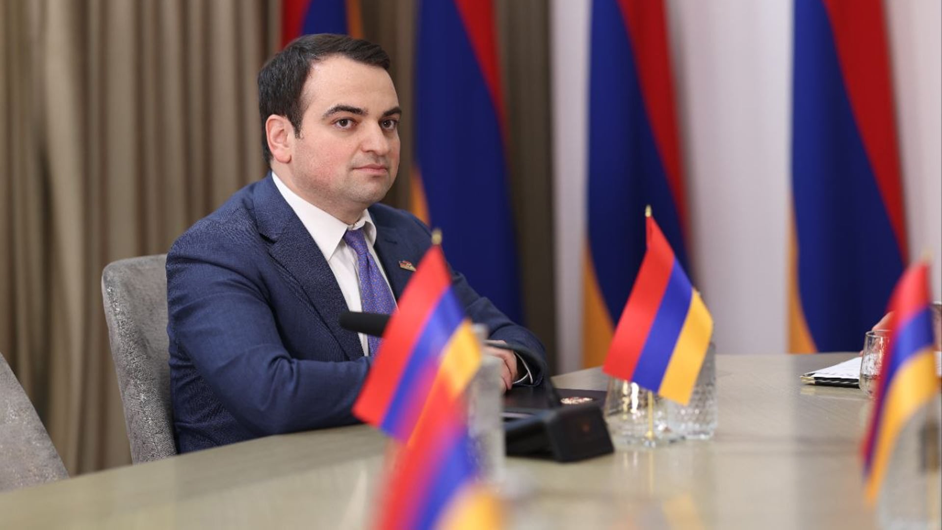 Ինչպես օնլայն կազինոների օրենքը փոխելով՝ Հայաստանի քաղաքացուն խաղամոլության նստեցրեց ԱԺ նախագահ դարձած անձը