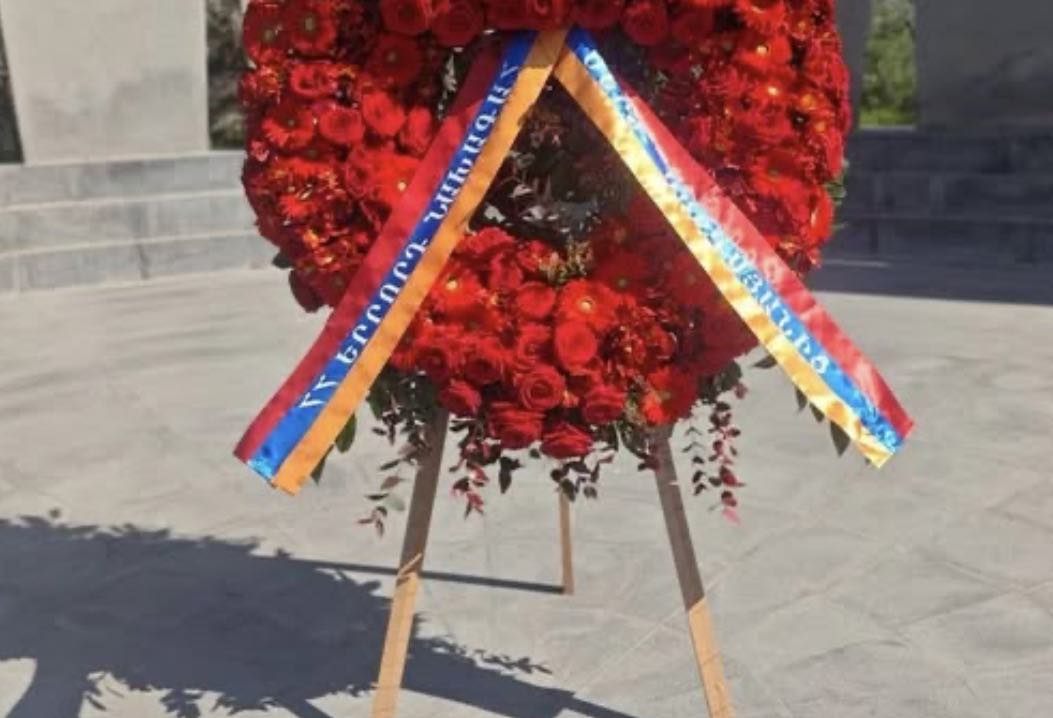 Սերժ Սարգսյանի անունից ծաղկեպսակ է դրվել