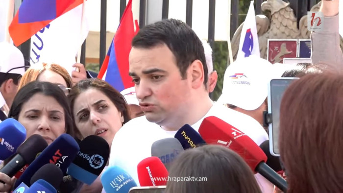Էս մարդը վերածվում է դիկտատորի, եթե ընտրվեց, սովետական բռնաճնշումների հոտն եք զգալու