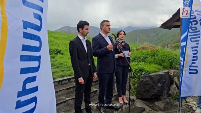 Արման Թաթոյանը ներկայացնում է  «Միասնության թևերի» նախընտրական ծրագիրը Գոշավանքում
