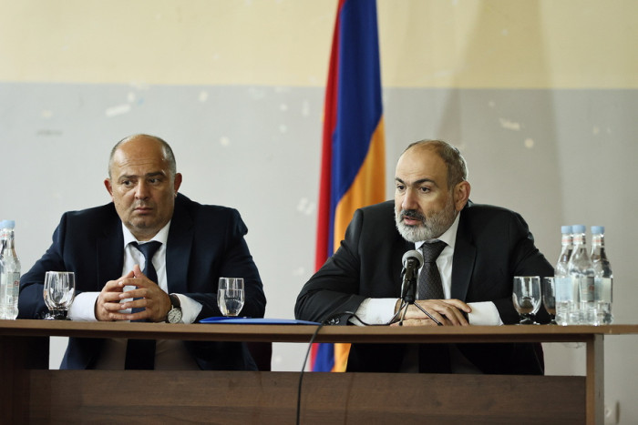 Մարզպետը եւ համայնքապետը. արձակուրդ` քարոզչության մեջ