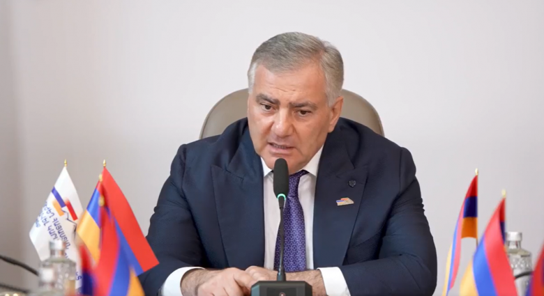 Не ожидали, что Самвел Карапетян заговорит по-английски