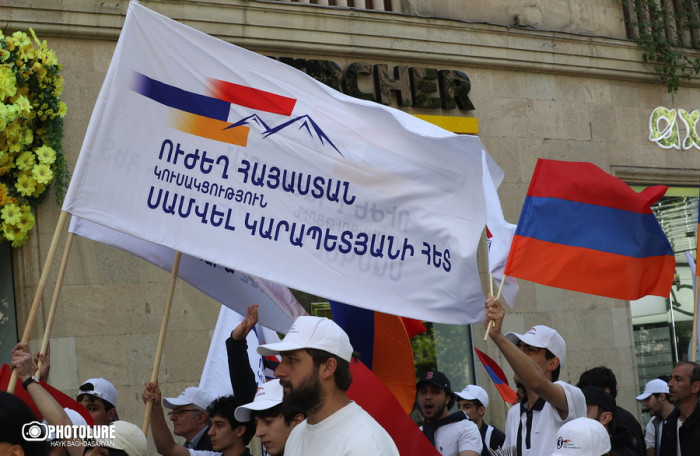 «Ուժեղ Հայաստանի» ակտիվիստներին կանչում են ոստիկանություն