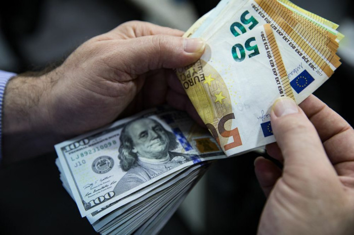 Ինչու է ընկնում դոլարի փոխարժեքը