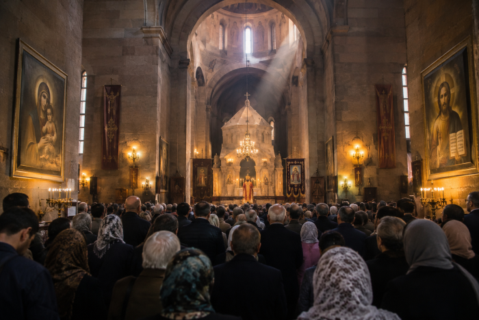 Ու՞մ ես ընտրելու՝ Սուրբ Երրորդությանը