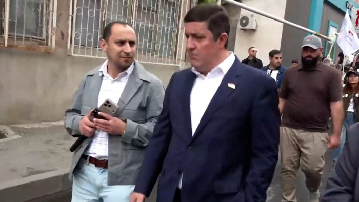 Ժողովուրդը հիշում է` իր շեֆը, երբ կզացնում էր, ինքն ինչով էր զբաղված. Ղազինյան