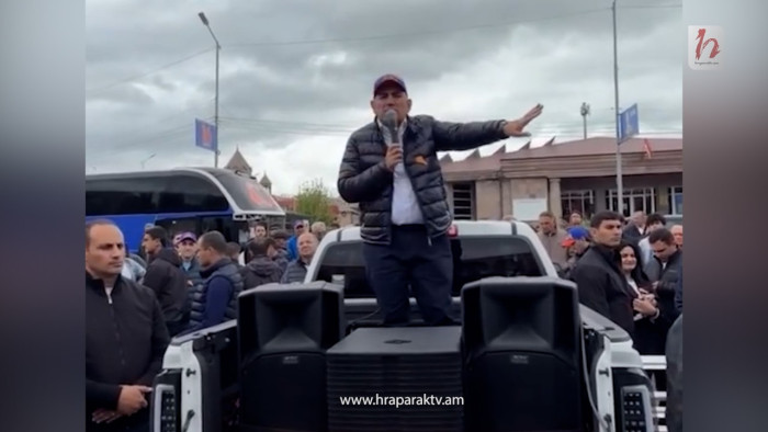 Ես իմ երեխուն եմ ուզում, տարավ վառեց. Փաշինյանի ելույթը Սպիտակում ընդհատեց քաղաքացին