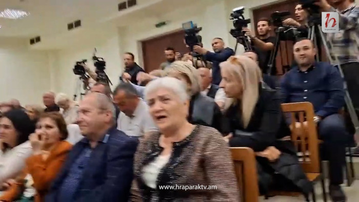 Ամոթ. քաղաքացիները` դատավորին