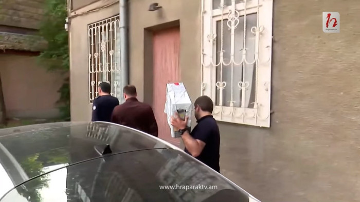 ԱԱԾ-ականների տեղաշարժ Թեւանյանի տան մոտ