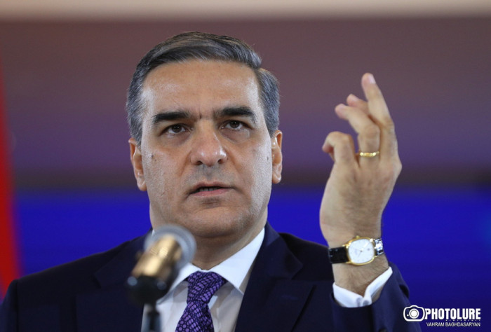 Իր ամենաթանկը՝ որդուն, տվել է այս երկրին, իսկ երկրի վարչապետը փոխանակ գնահատի այդ ընտանիքին, գոռում է, մունաթ գալիս ու խաբում զինվորի մորը.  Արման Թաթոյան