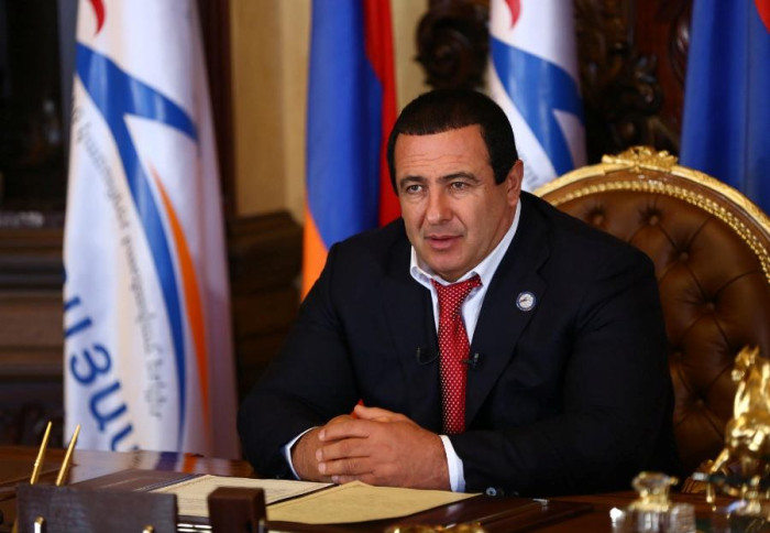 Սիրելի՛ երիտասարդներ, իմացե՛ք, որ ես ձեր հավատարիմ ընկերն եմ. պատրաստվե՛ք նոր կյանքի ու լավ փոփոխությունների Գագիկ Ծառուկյան