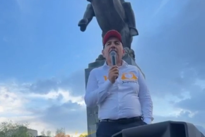 Փաշինյանի փոքրաթիվ հավաքին ուղեկցում են մեծաթիվ սև բերետավորները
