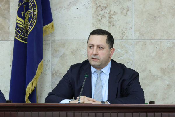 «Հրապարակ»․ ԵՊՀ ռեկտորը գլխի՞ է ընկել