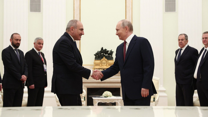Լադիմիր Լադիմիրիչ ասելուդ նայե՞նք, թե՞ «ռուսի ագենտ» բռնելուդ․․․
