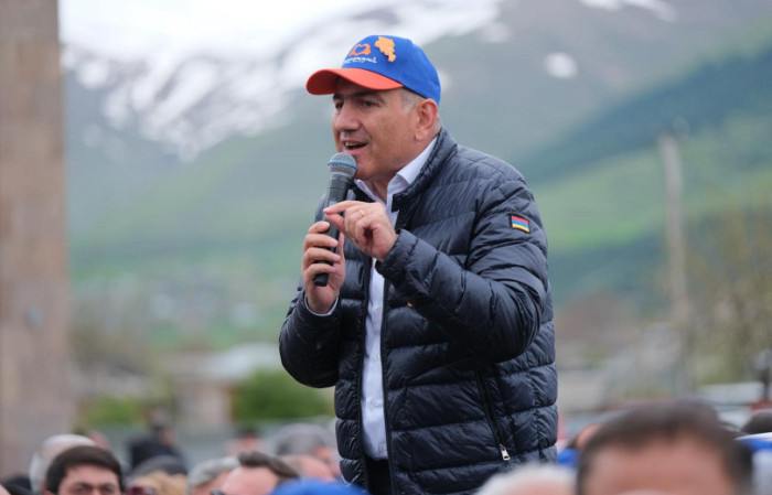 Նիկոլն ո՜ւր, սիրունիկ, նախշուն կաքավիկն ո՜ւր...