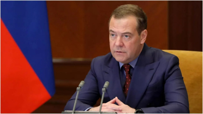 «Ցավոտ վայրէջք՝ իր թուլացած հետույքի վրա»․ Մեդվեդևը հեգնել է Փաշինյանին