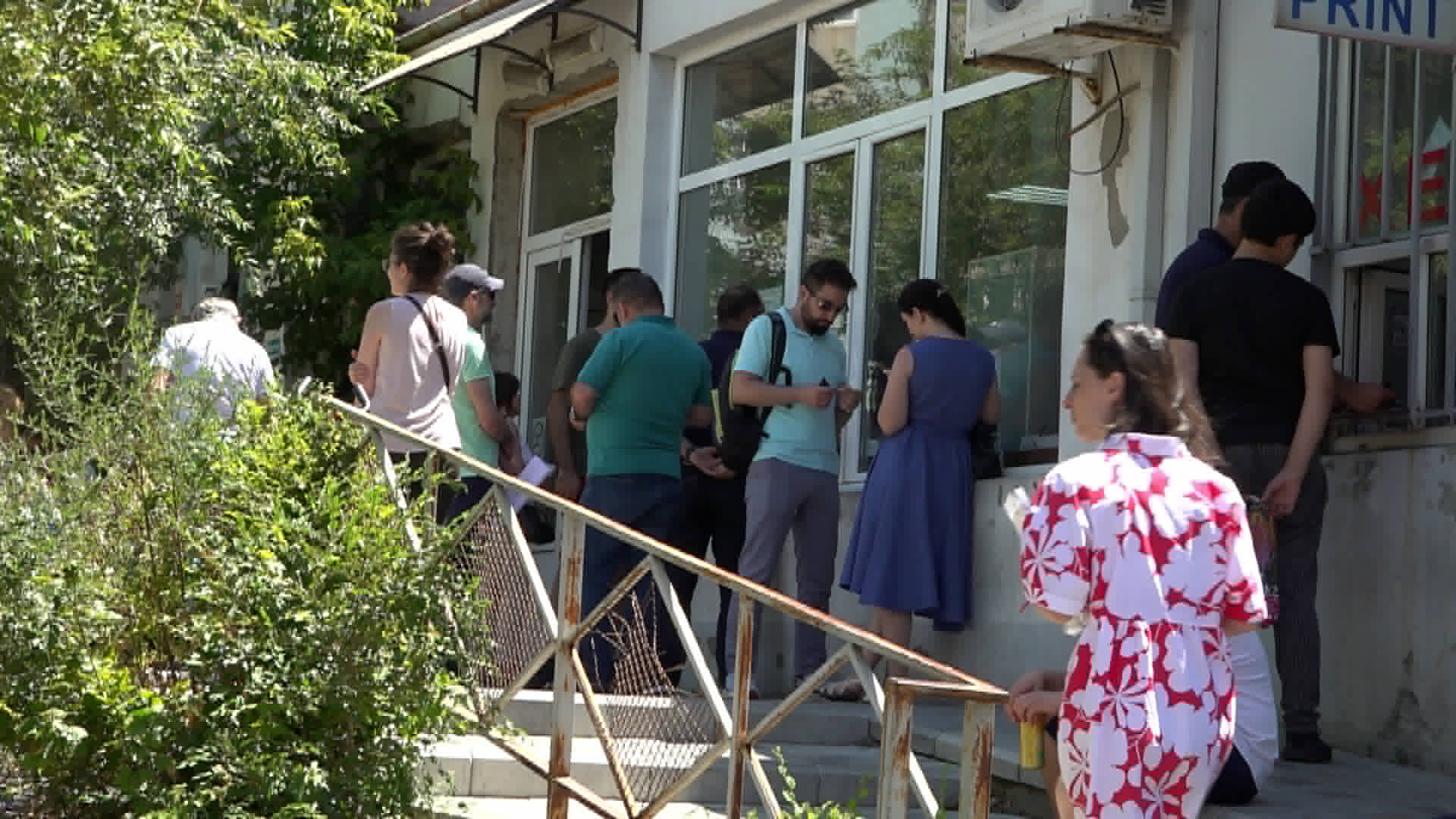 Արտակարգ իրավիճակ` Նոր Նորքի անձնագրայինում. Հինգ տասնյակից ավելի մարդ չի կարողացել ընտրատեղամասը փոխելու դիմում ներկայացնել