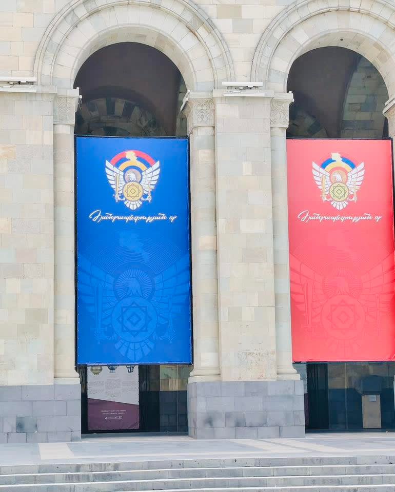 На гербе РА исламская восьмиконечная звезда? (фотографии)