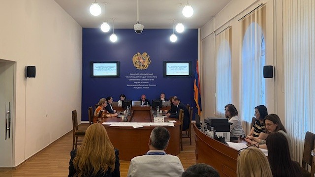 Ութսուն ինքնաբացարկ և տասնութ մերժված