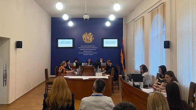 Ութսուն ինքնաբացարկ և տասնութ մերժված