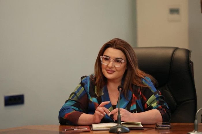 Արայիկ Հարությունյանը, իրեն մտքի գիգանտ երևակայելով, վիրավորական արտահայտություններ է հնչեցրել