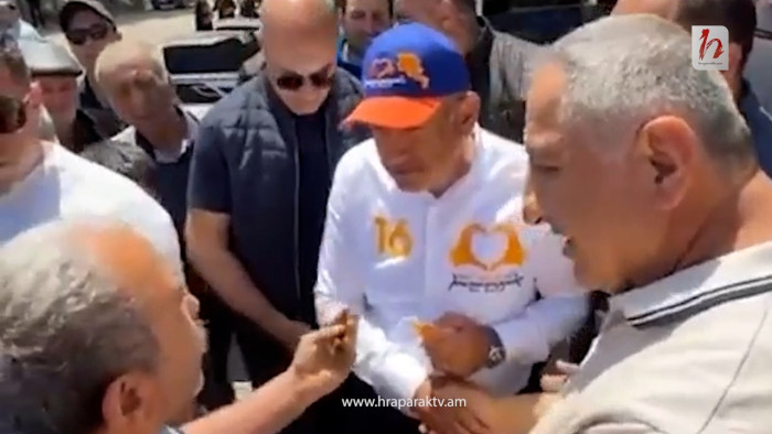 Փաշինյանը եւ քաղաքացին վիճեցին