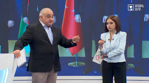 Հ1-ում Պետրոսն իր մարմնով, Տաթևն իր ձեռքերով պահում են Նիկոլի դարպասը