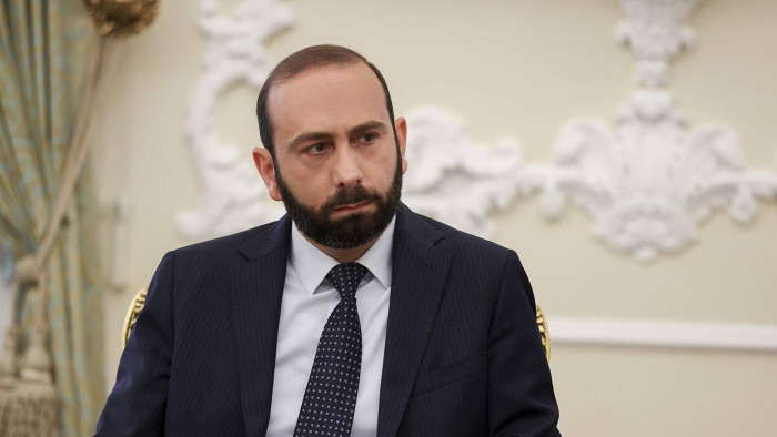 Ով, ով, բայց դու խոսելու տեղ չունես