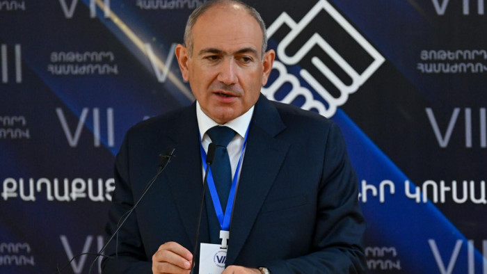 Գերագույն դավաճանի գործերը լավ չեն․ վարչապետի աթոռը զբաղեցնողը ուղիղ եթերով հանձնարարեց