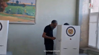 Որդին քվեարկում է հոր փոխարեն