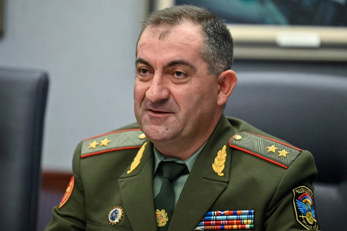 Արդյո՞ք ԳՇ պետը հուզվում է, երբ իր ներկայությամբ հիշեցնում են, որ Արցախն Ադրբեջան է