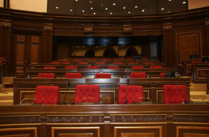 «Հրապարակ»․ Վերցնե՞լ, թե՞ չվերցնել մանդատները․ ընդդիմությունը բախտորոշ ընտրության առջեւ է