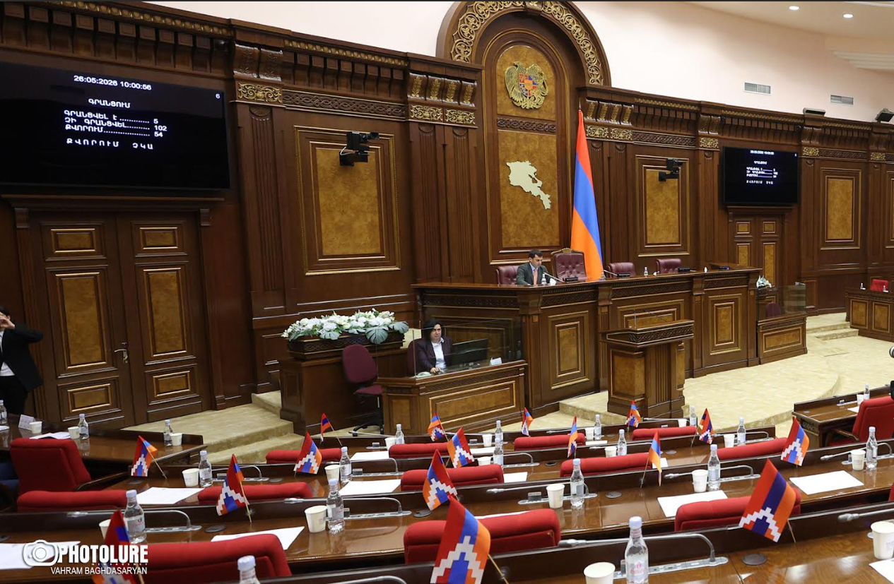 Հանձնե՞լ, թե՞ պահել մանդատները