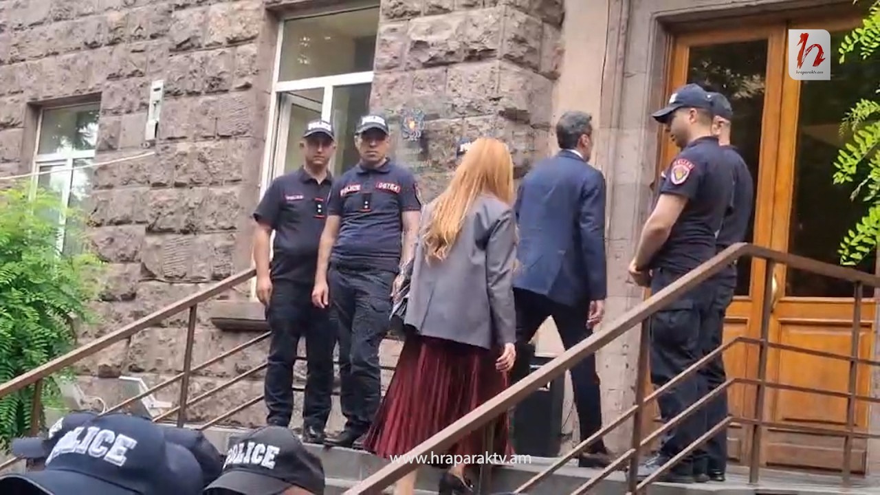 «Ուժեղ Հայաստանի» անդամները եկան ԿԸՀ