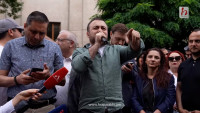 «Ամոթ, ամոթ». ԿԸՀ–ի մոտ հավաքվածները` վերջնական արդյունքների մասին լուրին