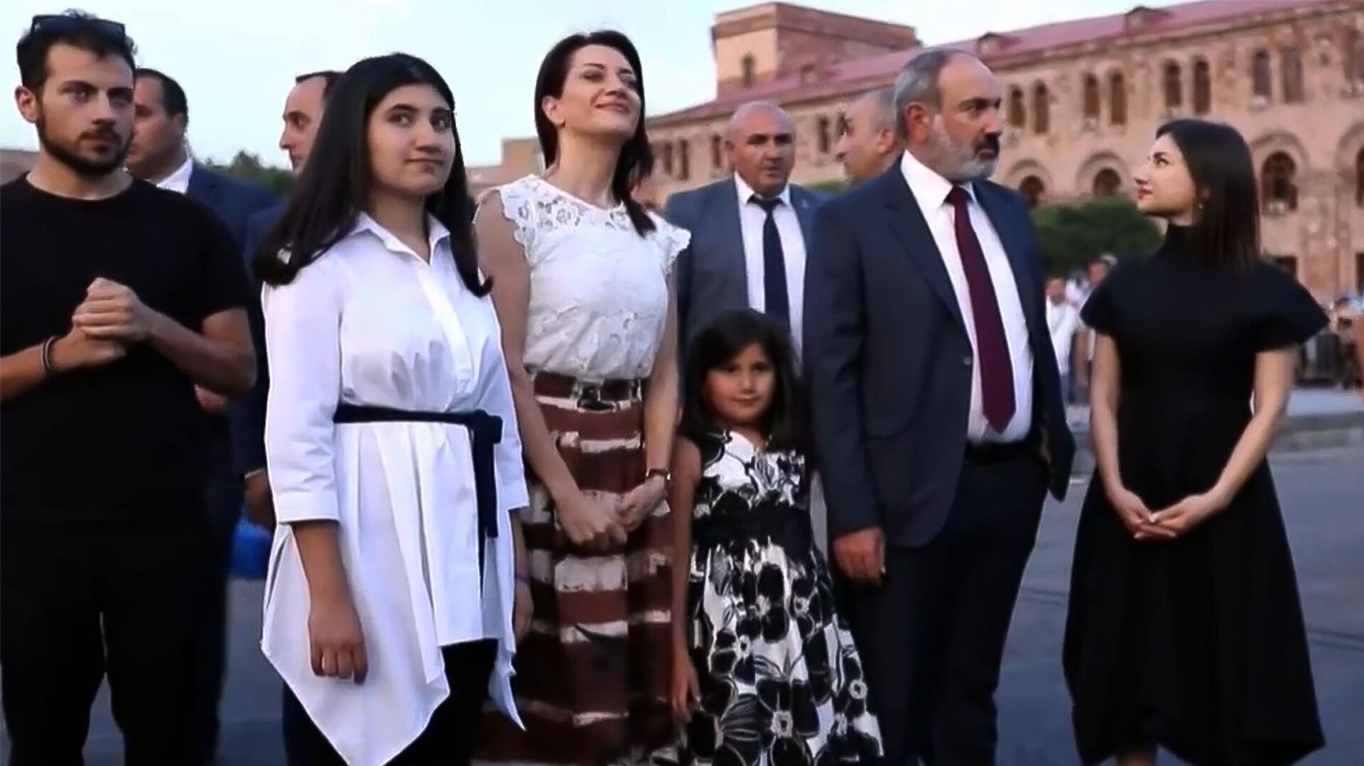 «Հրապարակ». Կայքը դեռ չի աշխատում, Աննա Հակոբյանը հայտարարագիր ներկայացրել է վերջին օրը