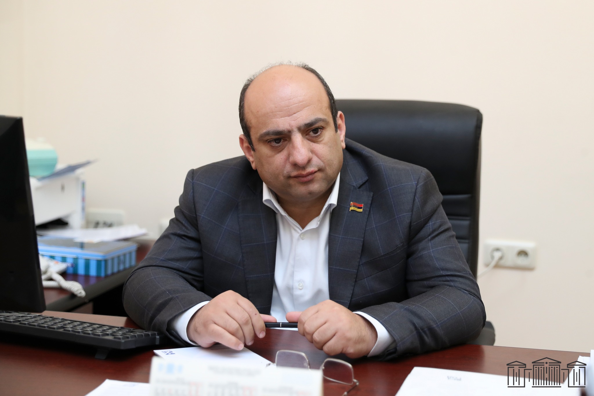 "Мы должны сделать всё, чтобы добиться желаемого, в том числе изменить Конституцию":  Галумян