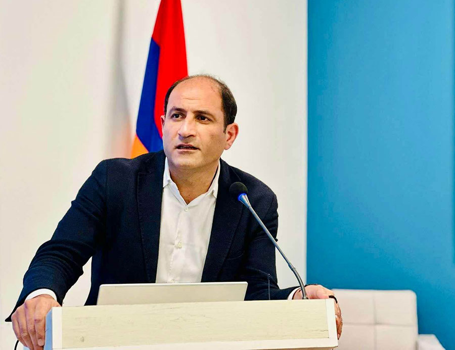 Կարեն Պետրոսյանին վերականգնեցին, բայց գյումրեցիները հիշեցնում են բումերանգի օրենքը