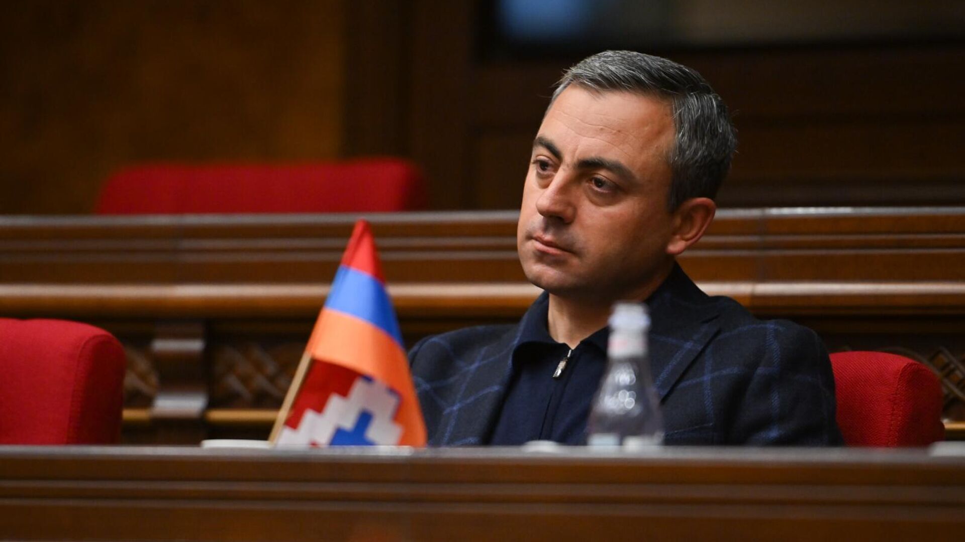 Իրավապահները ներխուժել են Իշխան Սաղաթելյանի տուն