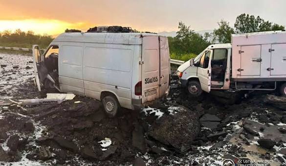 Երևան-Սևան ճանապարհի վրա կայծակի հարվածից վնասված կամուրջն այս պահին