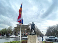 Արցախի դրոշը կրկին հեռացրել են Ֆրանսիայի հրապարակից