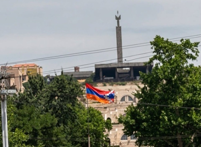 Երևանում կատաղի մարտեր են ընթանում Արցախի դրոշի դեմ․ ՀՅԴ ՀԵՄ