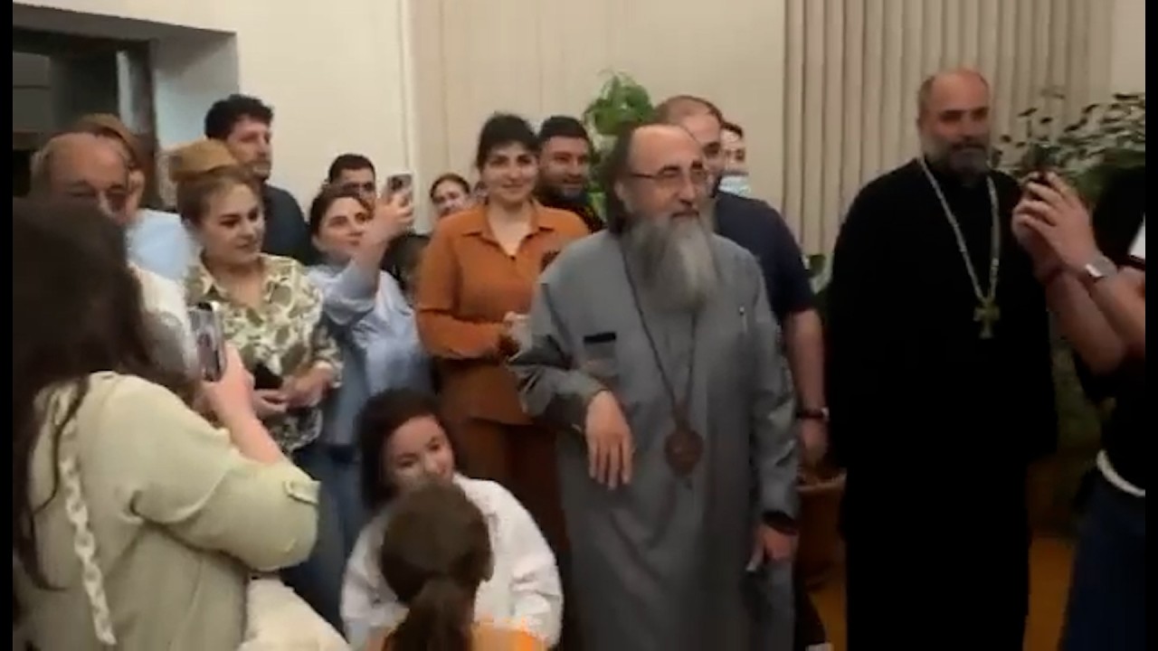 Գյումրեցիները տոնել են սրբազանի ազատությունը