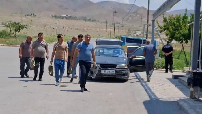 «Արարատցեմենտի» աշխատակիցներին դուրս են հանել