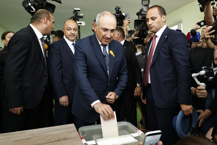 Փաշինյանի արտաքին նվաստացումները եւ դրանից բխող ներքին հիստերիան