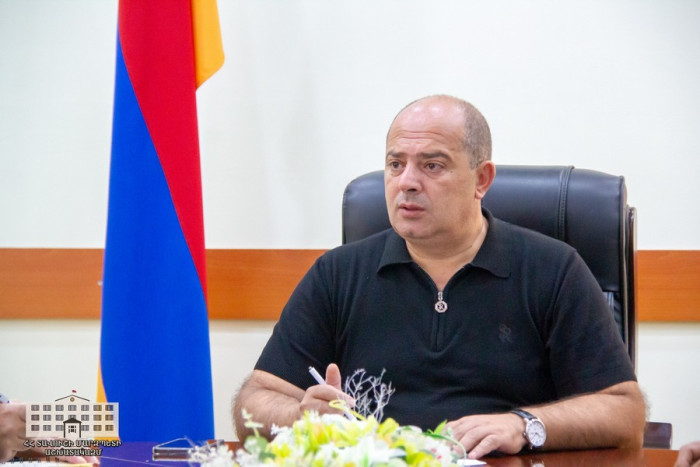 «Հրապարակ»․ Պարգեւավճարների համար փող կա, վթարային տների ցանկը ճշտելու համար չկա